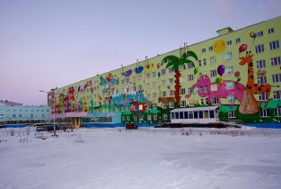Норильская межрайонная детская больница на Талнахской улице в Норильске