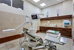 Стомадент на улице Варфоломеева