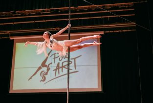 Korona pole dance