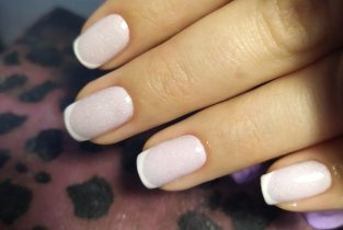 Ari Nails
