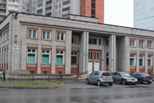 Городская детская больница Детская поликлиника №1 на улице Моторостроителей в Рыбинске