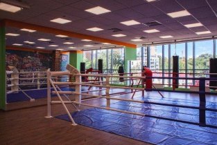 Golds fitness в гостиничном комплексе Hampton by Hilton