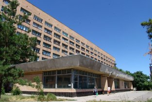 Городская клиническая больница №1 им. С.З.Фишера на проспекте Ленина в Волжском
