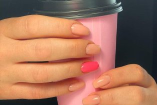 Vivi nails