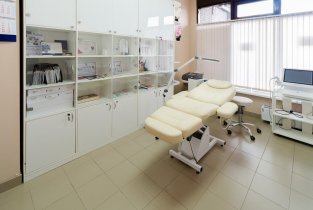 Медицинская клиника врачей Князьковых на Крымской улице в Мирном