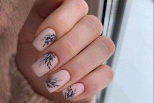 Tut_nail