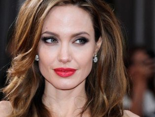 Страшная правда о пластической операции Анджелины Джоли