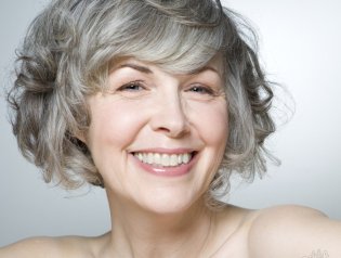 Открытие гена седых волос поможет замедлить старение