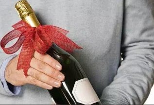 Бутылка шампанского в подарок на День Рождения