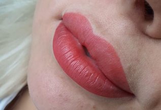 Перманентный макияж бровей + губы в подарок межресничка!