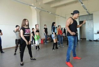 Приглашаем всех желающих в группу танцев!