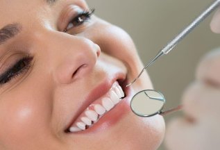 Скидка 10% на лечение зубов в выходные дни