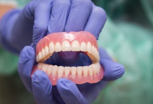 Протезирование зубов в клинике Стомаксдент