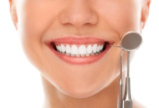 Профессиональное отбеливание зубов Amazing White -6 000Р