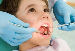 В честь дня защиты детей: скидка -10% на лечение зубов детям