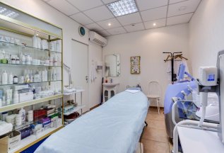 При покупке услуги лазерная эпиляция на 2 зоны 3-я в подарок
