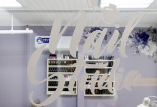 Маникюр+педикюр+ламинирование ресниц - скидка 15%