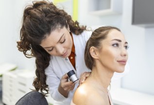 Консультация хирурга бесплатно при удалении новообразований⭐