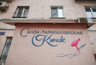 Окрашивание волос и маникюр одновременно!Экономим ваше время
