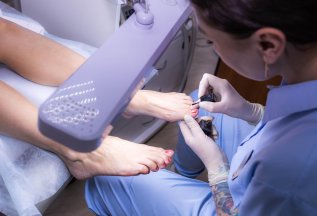 Педикюр с покрытием гель лак