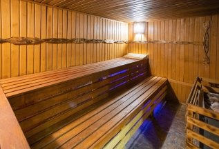 При бронировании 3х часов цена 1800 за час