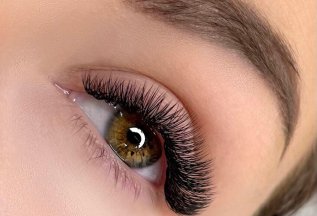 Уход за наращенными ресницами: советы от Mazur Lashes