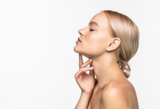 Карбоновый пилинг лицо + шея — Скидка 10% на курс