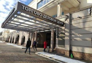 Лечебный лак в подарок при выполнении педикюра