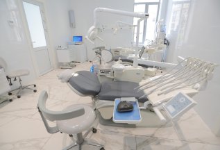 Комплексная чистка зубов от 3500 руб