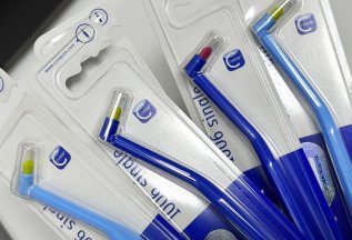 2 щётки Curaprox в подарок при записи на профгигиену GBT