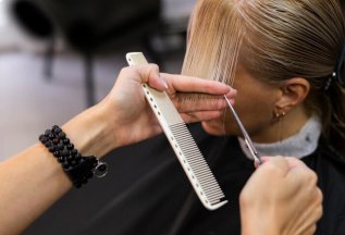 Скидка на стрижку 50% в день окрашивания