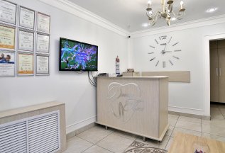 Отбеливание зубов до конца лета по спец цене -17 000 р!