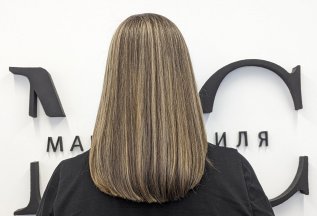 Окрашивание в один тон + стрижка + спа уход 4000 рублей