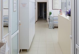 В клинике ведет прием дерматолог из Москвы Сырысева А.А.
