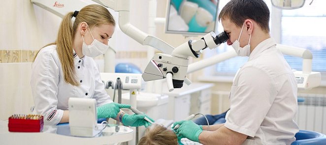Лечение зубов под микроскопом 2000 рублей