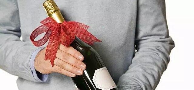 Бутылка шампанского в подарок на День Рождения