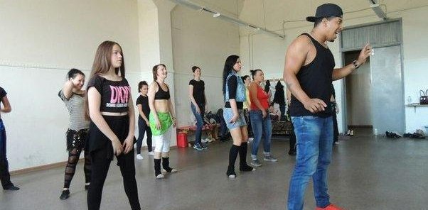 Приглашаем всех желающих в группу танцев!