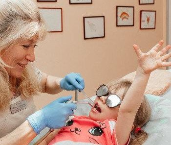 Скидка 15% на лечение зубов детям с ОВЗ