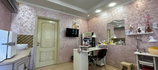 По вторникам на маникюр и педикюр - 15% с 9 до 1
