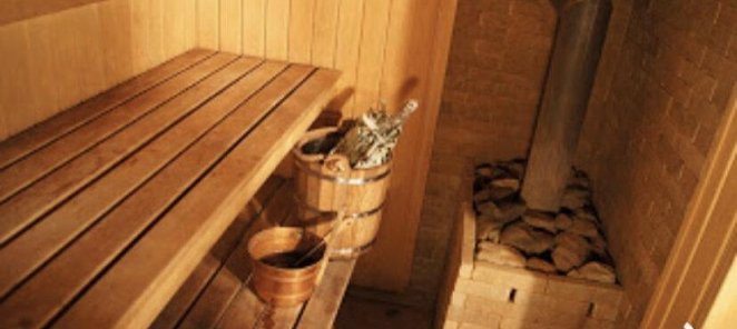 У нас можно париться с веником и лить воду на камни