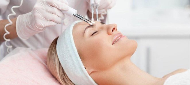 Уход с лифтинг-массажем и микротоковым лимфодренажем