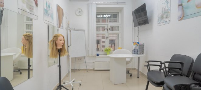 Приглашаем моделей на стрижки,окрашивание,маникюр,уходовые п