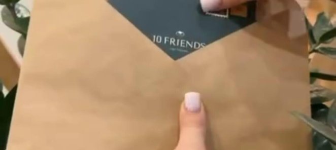 Порадуйте близких подарочными сертификатами в 10 friends