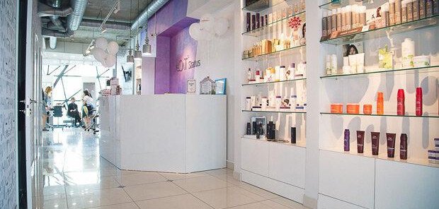Многочисленные современные и классические стрижки и техники