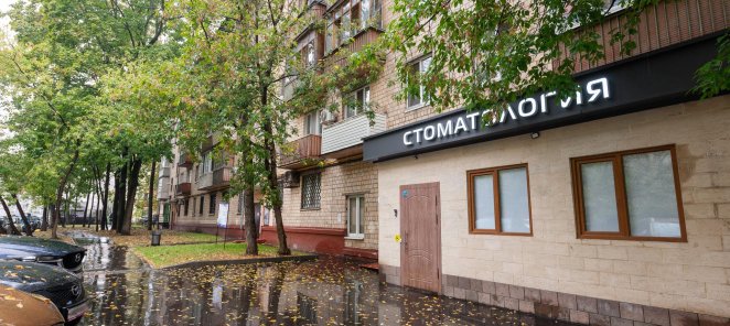 Имплант Straumann + коронка под ключ за 160 тыс. рублей.