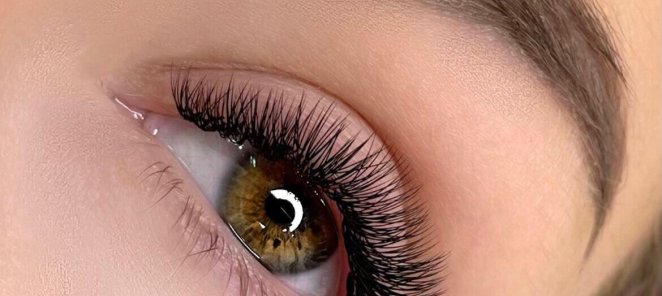 Уход за наращенными ресницами: советы от Mazur Lashes