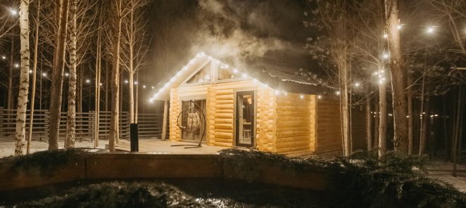 Русская рубленая баня с панорамным видом на лес и купелью