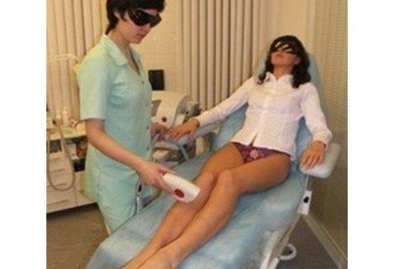 Как медсестра бреет перед операцией