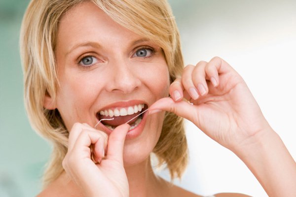 Американские стоматологи рассказали, как защитить эмаль от потемнения