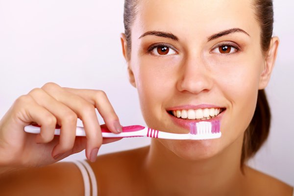 5 причин кровоточивости дёсен во время чистки зубов